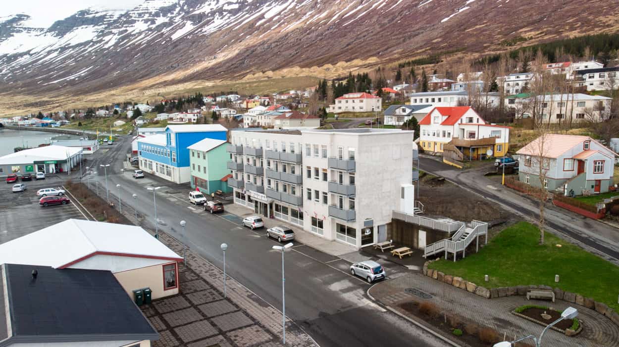 Hildibrand and neighbouring buildings on Hafnarbraut below the mountain